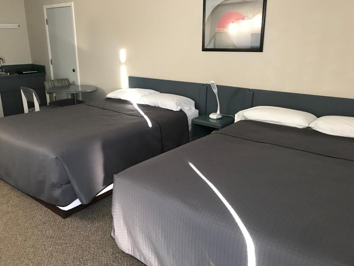 Plains Motor Inn Stettler Exteriör bild